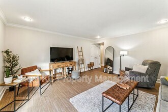 530 W 10th St in Kansas City, MO - Building Photo - Building Photo