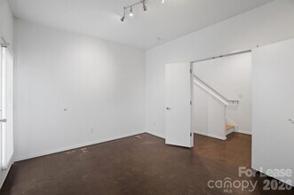 921 Westbrook Dr in Charlotte, NC - Foto de edificio - Building Photo