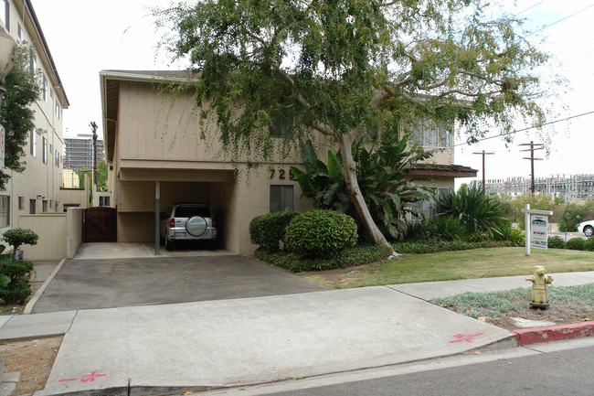 725 N Isabel St in Glendale, CA - Foto de edificio - Building Photo