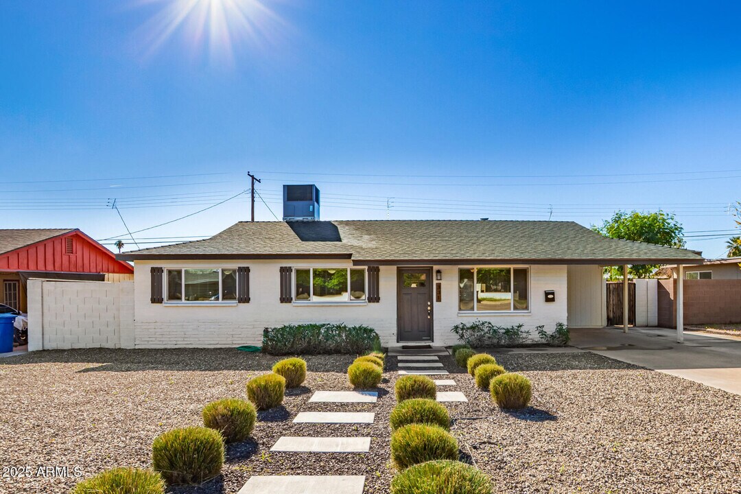 331 E Continental Dr in Tempe, AZ - Building Photo