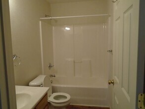 21083 Harbor Ln in St. Robert, MO - Building Photo - Building Photo