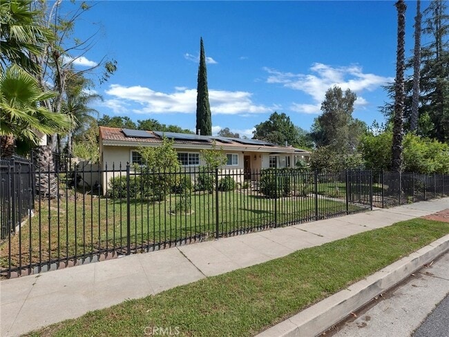 10918 Reseda Blvd in Los Angeles, CA - Foto de edificio - Building Photo