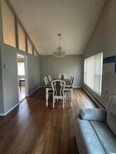 17 Shelley Dr in Massapequa, NY - Foto de edificio - Building Photo