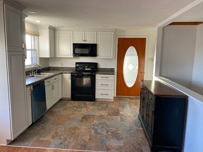 1121 Fiesta Rd SW in Dellroy, OH - Building Photo - Building Photo