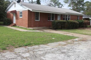 1800 Gillionville Rd in Albany, GA - Building Photo