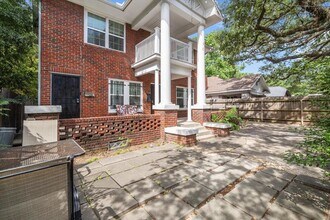 4305 Polk St in Houston, TX - Foto de edificio - Building Photo
