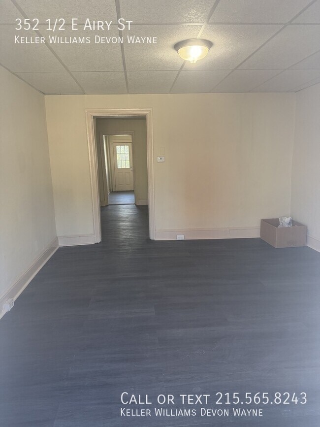 352 1/2 E Airy St in Norristown, PA - Building Photo - Building Photo