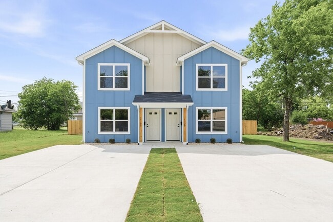 property at 1221 S 10th St