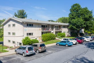 Long Meadows Apartments in Camp Hill, PA - Building Photo - Building Photo