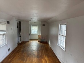 246 Newton Ave in Riverhead, NY - Building Photo - Building Photo