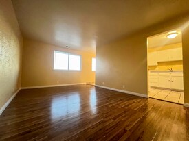 768 N Redwood Rd, Unit 15 in Salt Lake City, UT - Building Photo