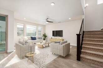 1383 E Via Azzurra Way in Fresno, CA - Building Photo - Building Photo