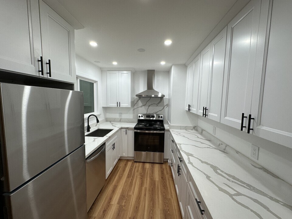 1743 S Fitch Mountain Rd in Healdsburg, CA - Building Photo