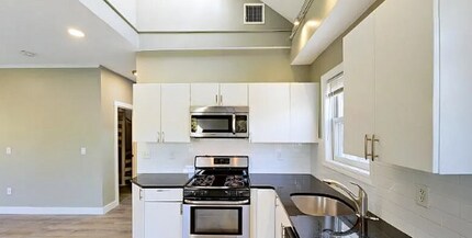 17 Ashley St, Unit 3 in Boston, MA - Foto de edificio - Building Photo