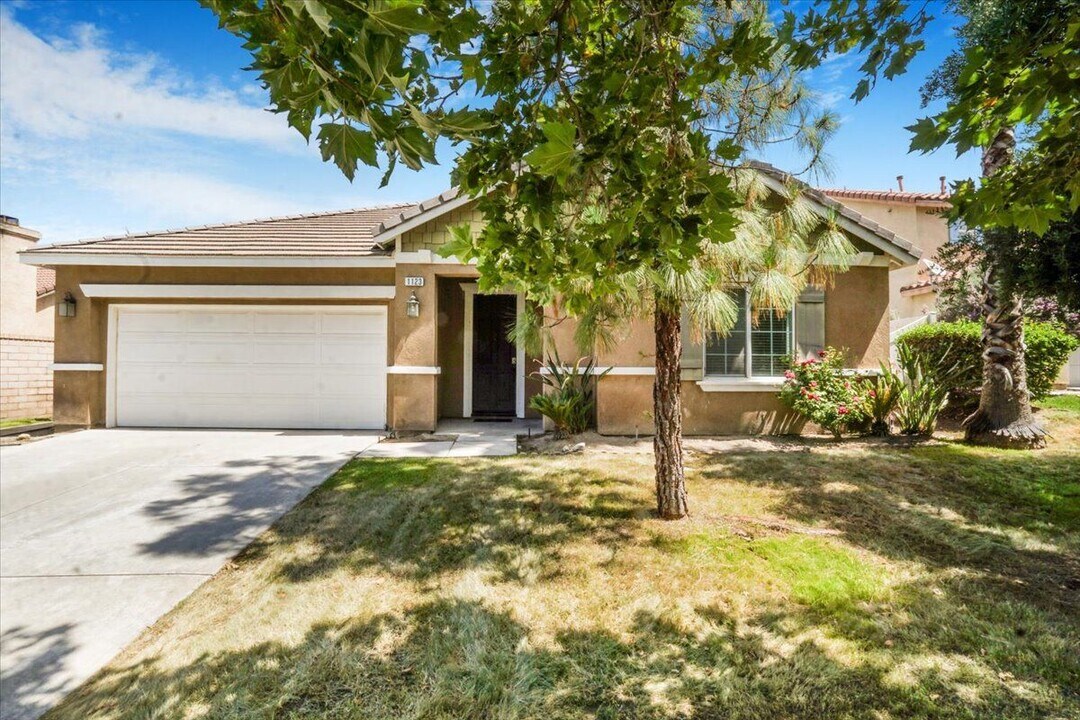 1123 E Pennsylvania Ave in Redlands, CA - Building Photo