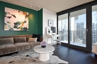 246 N Columbus Dr in Chicago, IL - Building Photo - Building Photo