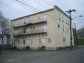 111-117 Geneva St in Lyons, NY - Foto de edificio - Building Photo