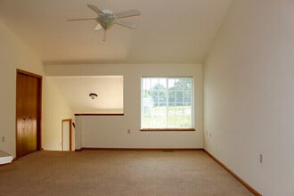 1204 Salem Dr in Edgerton, WI - Building Photo - Building Photo