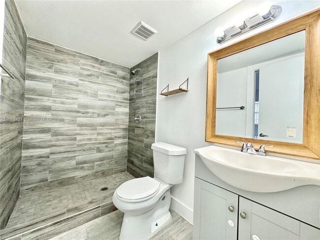 19751 SW 114th Ave, Unit 349 in Miami, FL - Foto de edificio - Building Photo