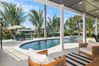 405 28th St in Holmes Beach, FL - Building Photo - Building Photo