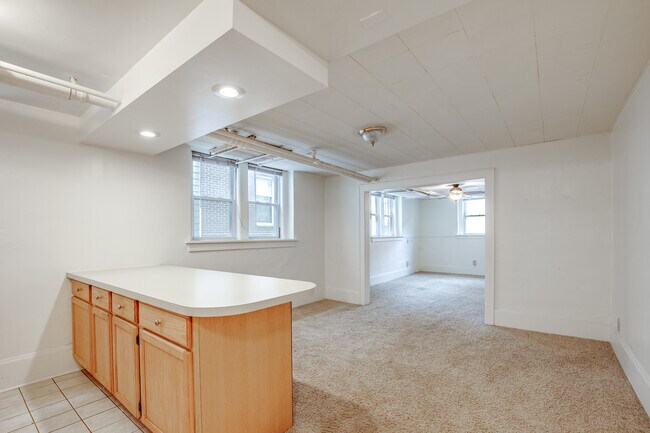 Lagoon Avenue Estates in Minneapolis, MN - Building Photo - Interior Photo