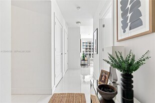 1080 Brickell Ave in Miami, FL - Building Photo