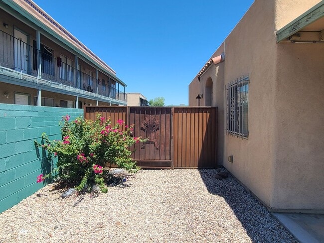 726 W Thurber Rd in Tucson, AZ - Building Photo - Building Photo