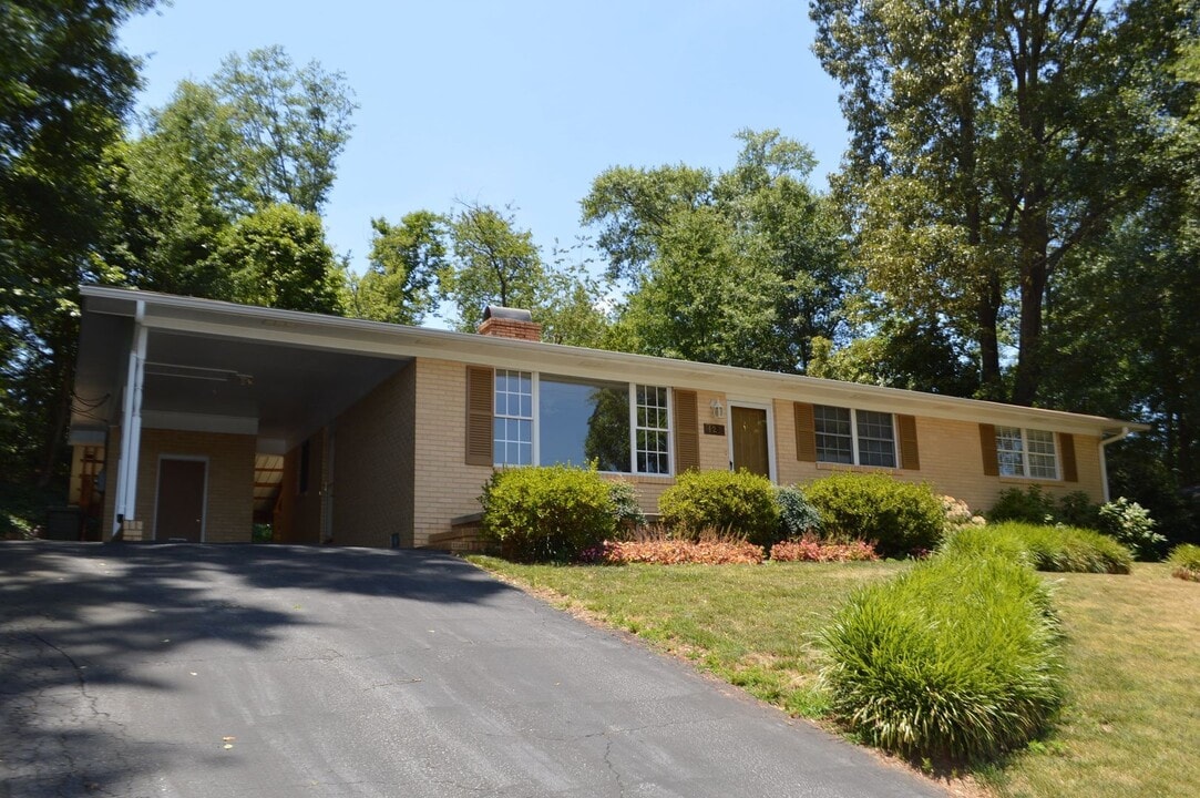 127 Freedom Dr in Clemson, SC - Building Photo