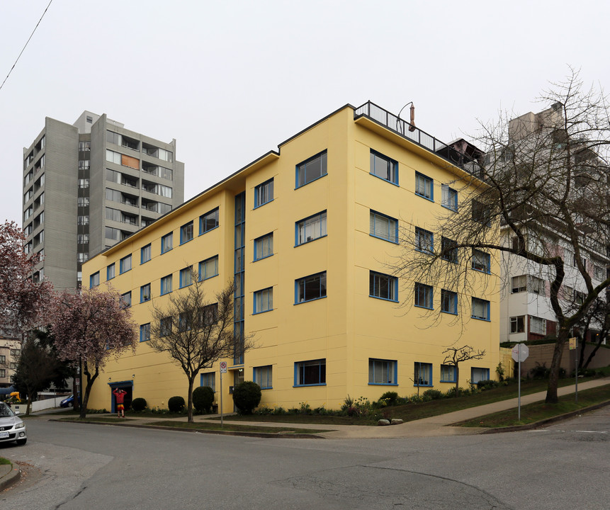 West Gate Court in Vancouver, BC - Building Photo