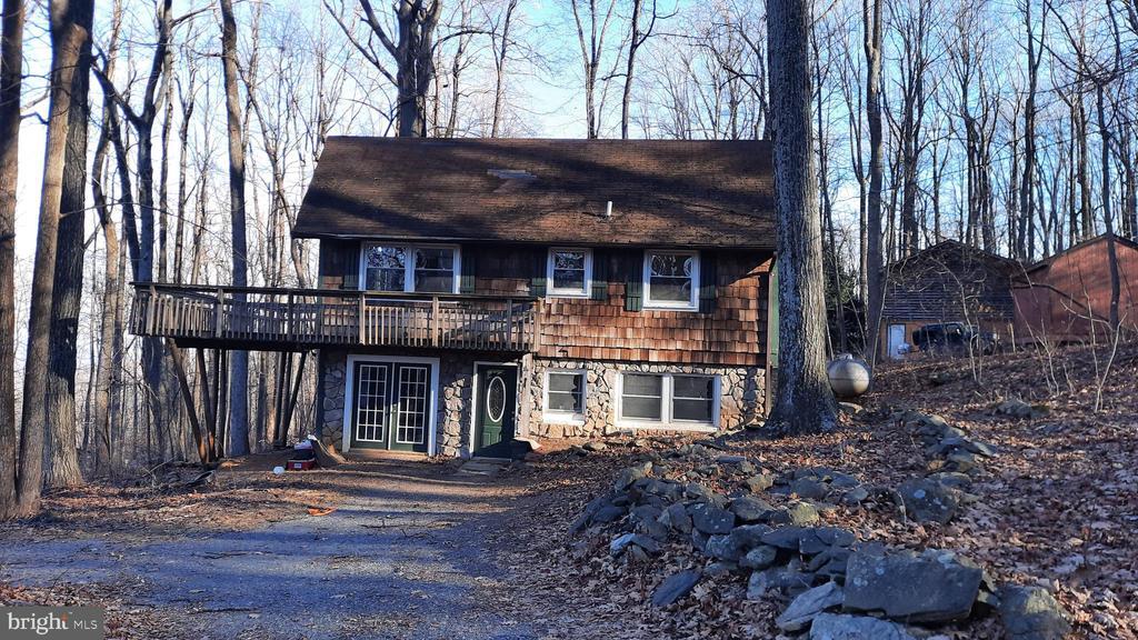 461 Chipmunk Trail Ln in Linden, VA - Building Photo