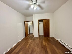 239 Harrison Ave, Unit 10 in Harrison, NJ - Foto de edificio - Building Photo