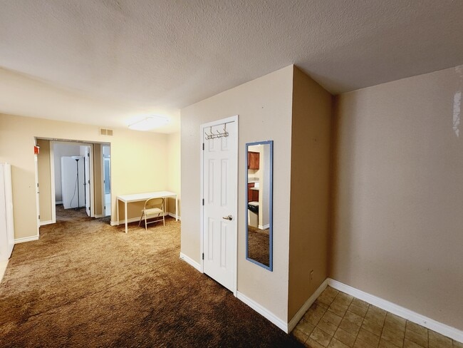 5405 Indian River Dr in Las Vegas, NV - Building Photo - Building Photo