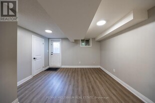 6 Ormerod St in Toronto, ON - Building Photo