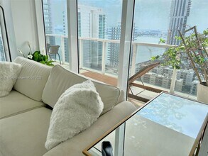 600 NE 27th St, Unit 2605 in Miami, FL - Building Photo - Building Photo