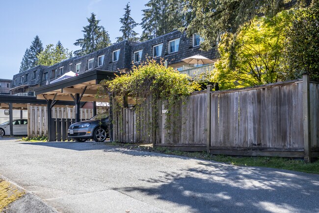 1166 Deep Cove Rd in North Vancouver, BC - Building Photo - Building Photo