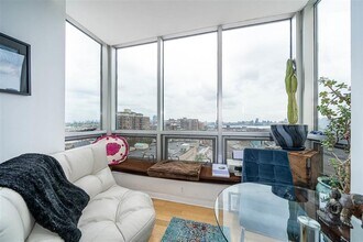 689 Marin Blvd-Unit -# 9 0 3 in Jersey City, NJ - Foto de edificio - Building Photo