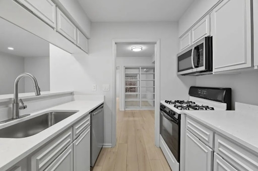 7920 Rockwood Ln, Unit 240 in Austin, TX - Foto de edificio - Building Photo