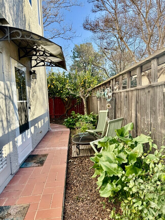 1379 Via Colonna Terrace, Unit Chic cottage in Davis, CA - Foto de edificio - Building Photo