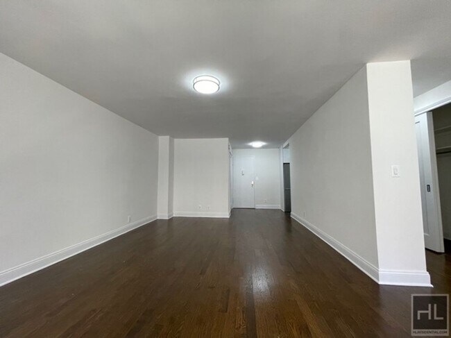 EAST 56 STREET in New York, NY - Building Photo - Building Photo