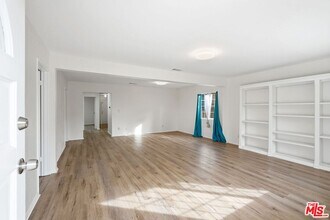 11180 Tujunga Canyon Blvd in Los Angeles, CA - Building Photo - Building Photo