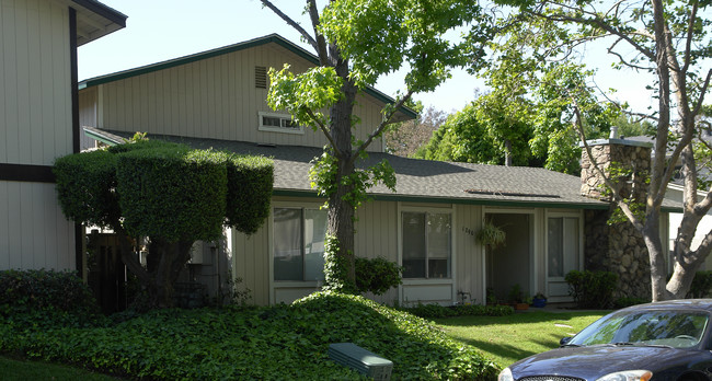 1290 Kenwal Rd in Concord, CA - Building Photo - Building Photo