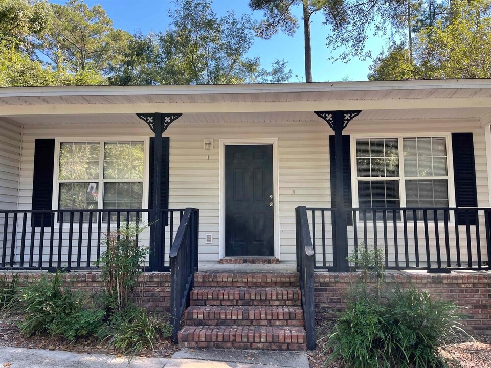2341 Garland Ct in Tallahassee, FL - Building Photo