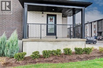 4 Lily Ln in Guelph, ON - Building Photo - Building Photo