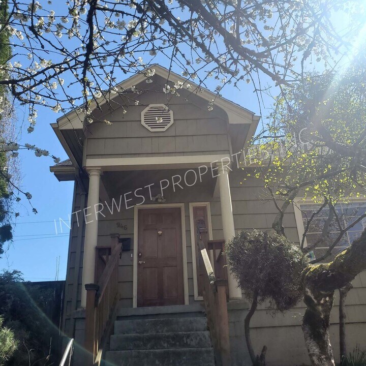 946 SE Nehalem St in Portland, OR - Building Photo