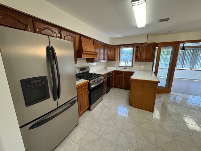 236 Broadway in Clark, NJ - Building Photo - Building Photo