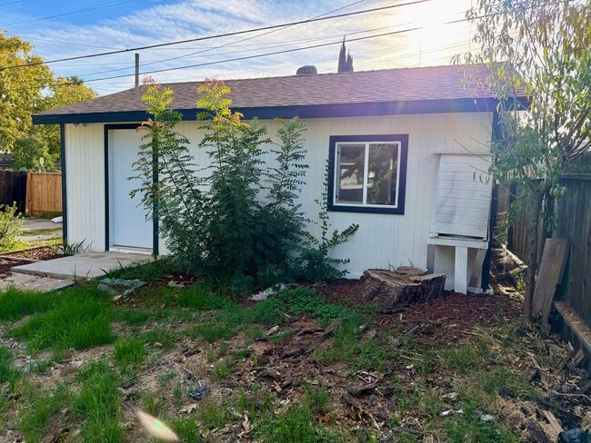 220 S K St in Madera, CA - Building Photo - Building Photo