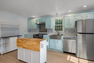 16 Big Rock Rd in Rye, NH - Building Photo - Building Photo