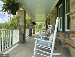 12301 Chapel Rd in Clifton, VA - Building Photo - Building Photo