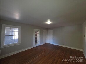 1412 Park Dr, Unit 4 in Charlotte, NC - Foto de edificio - Building Photo