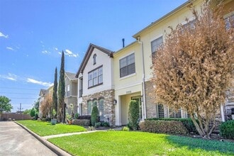 2050 Palm Forest Ln in Houston, TX - Building Photo - Building Photo